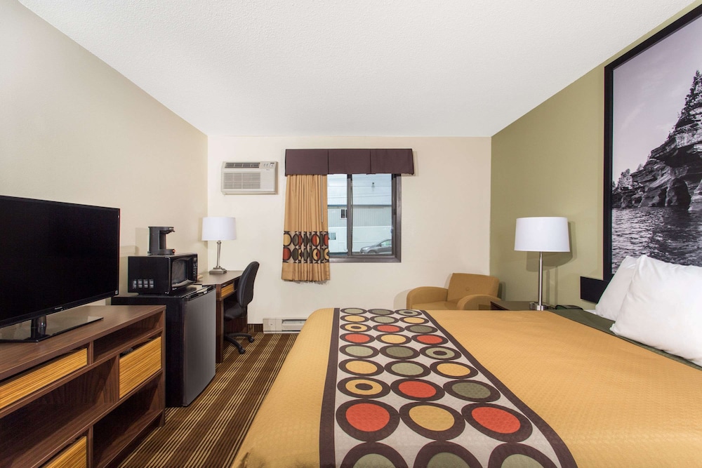 Super 8 By Wyndham Eau Claire I-94 13/20