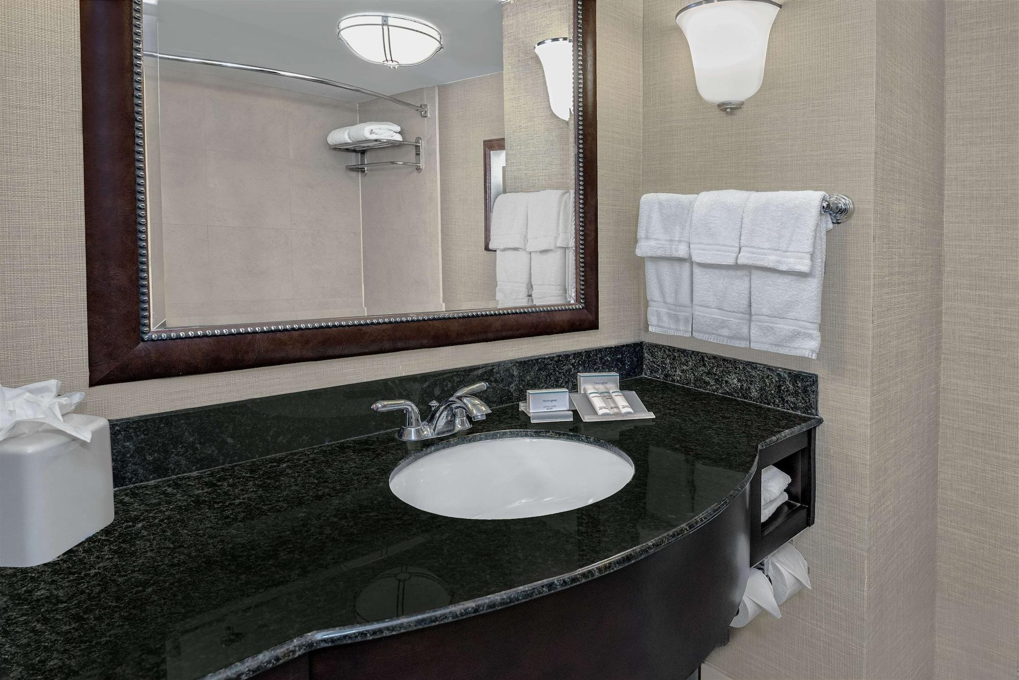 غرفة قياسية، Hilton Garden Inn San Antonio Airport Hotel 2/3