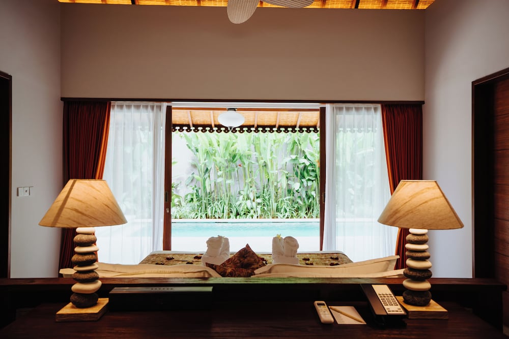 ARIA EXCLUSIVE VILLAS AND SPA 35/50