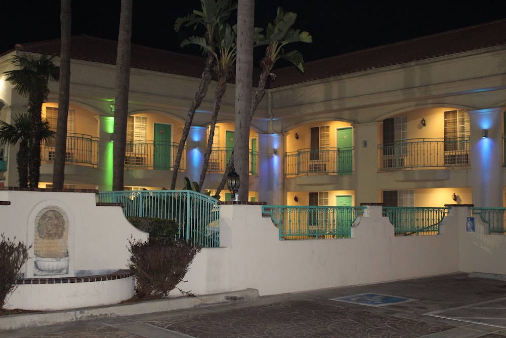 LYFE INN & SUITES by AGA - LAX Airport 8/60