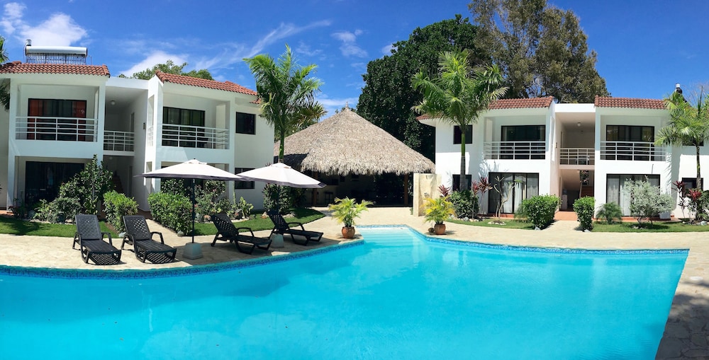 Coral Blanco Hotel 4/73