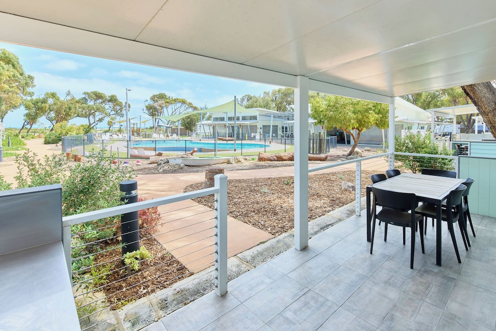 RAC Cervantes Holiday Park 44/60