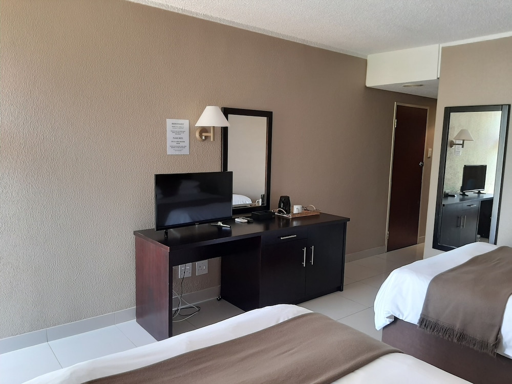 Wilderness Beach Hotel 51/65