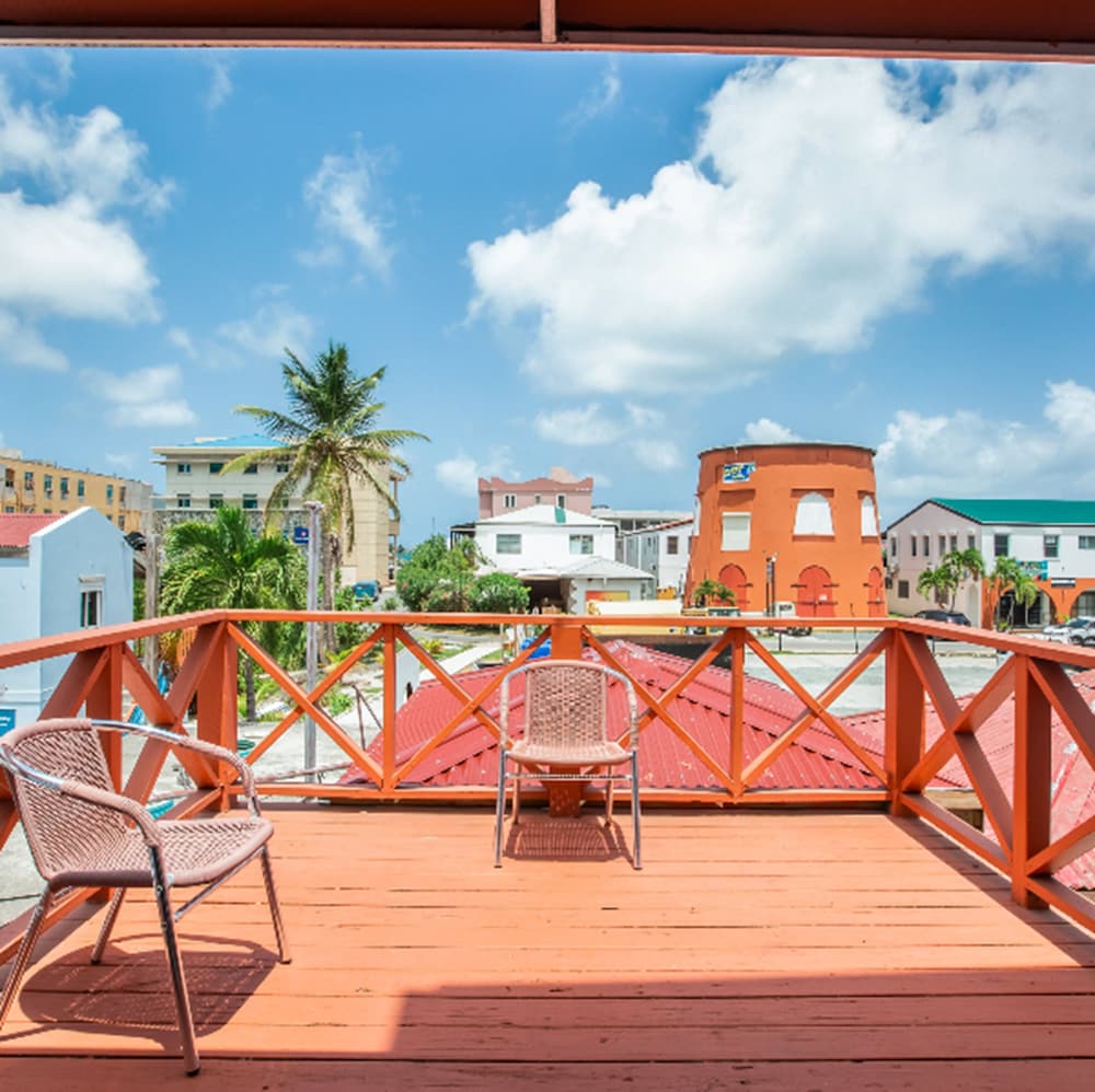 Village Cay 34/41