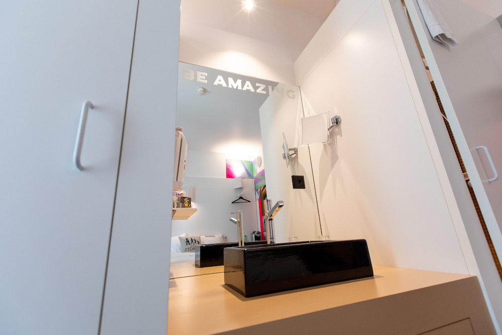 Ibis Styles Lausanne Center Madhouse 12/50