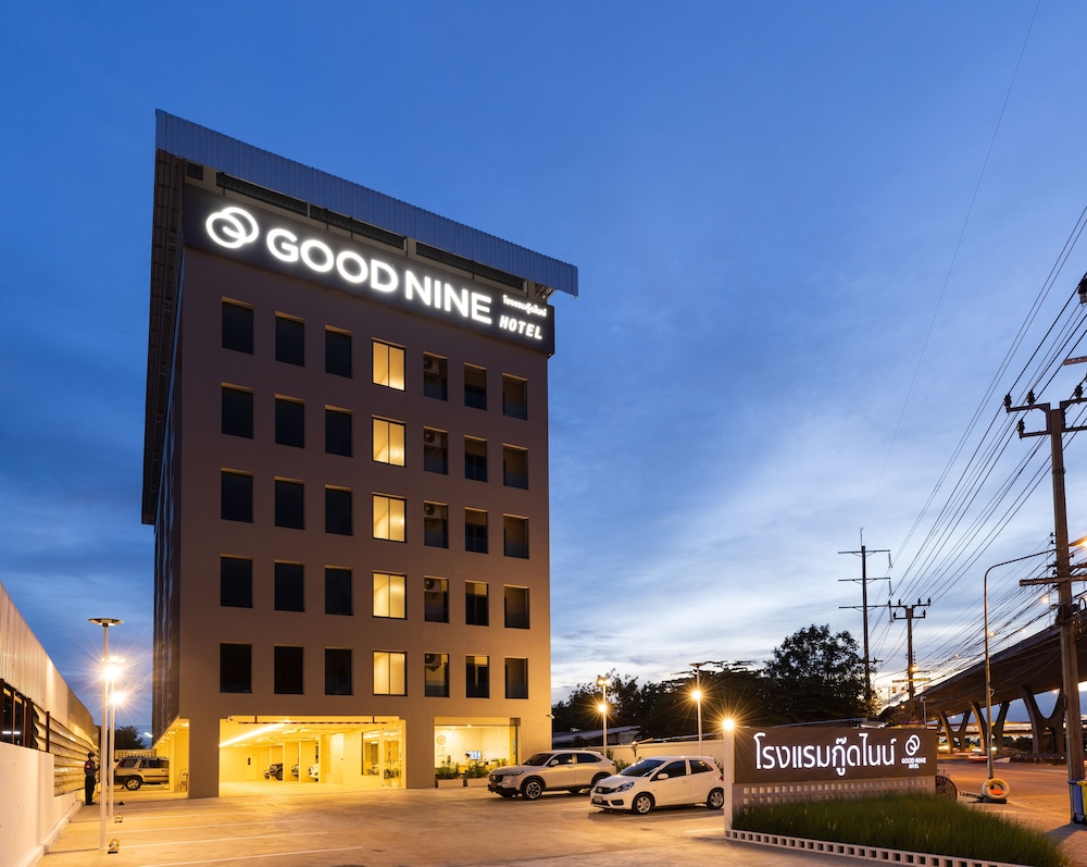 Good nine Hotel 2/20