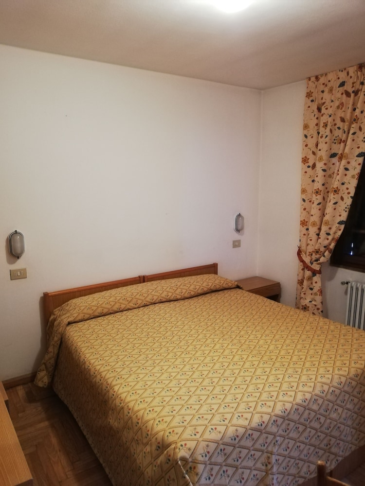 Gufo Hotel Sat Arr Dep Only 10/47