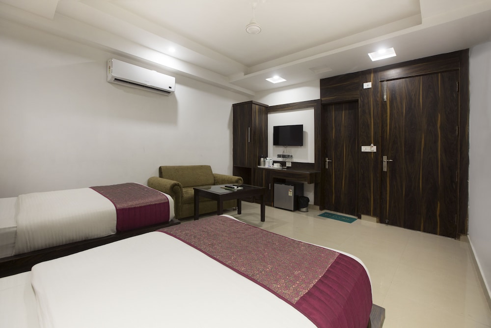 HOTEL KRISHNA DELUXE 19/70