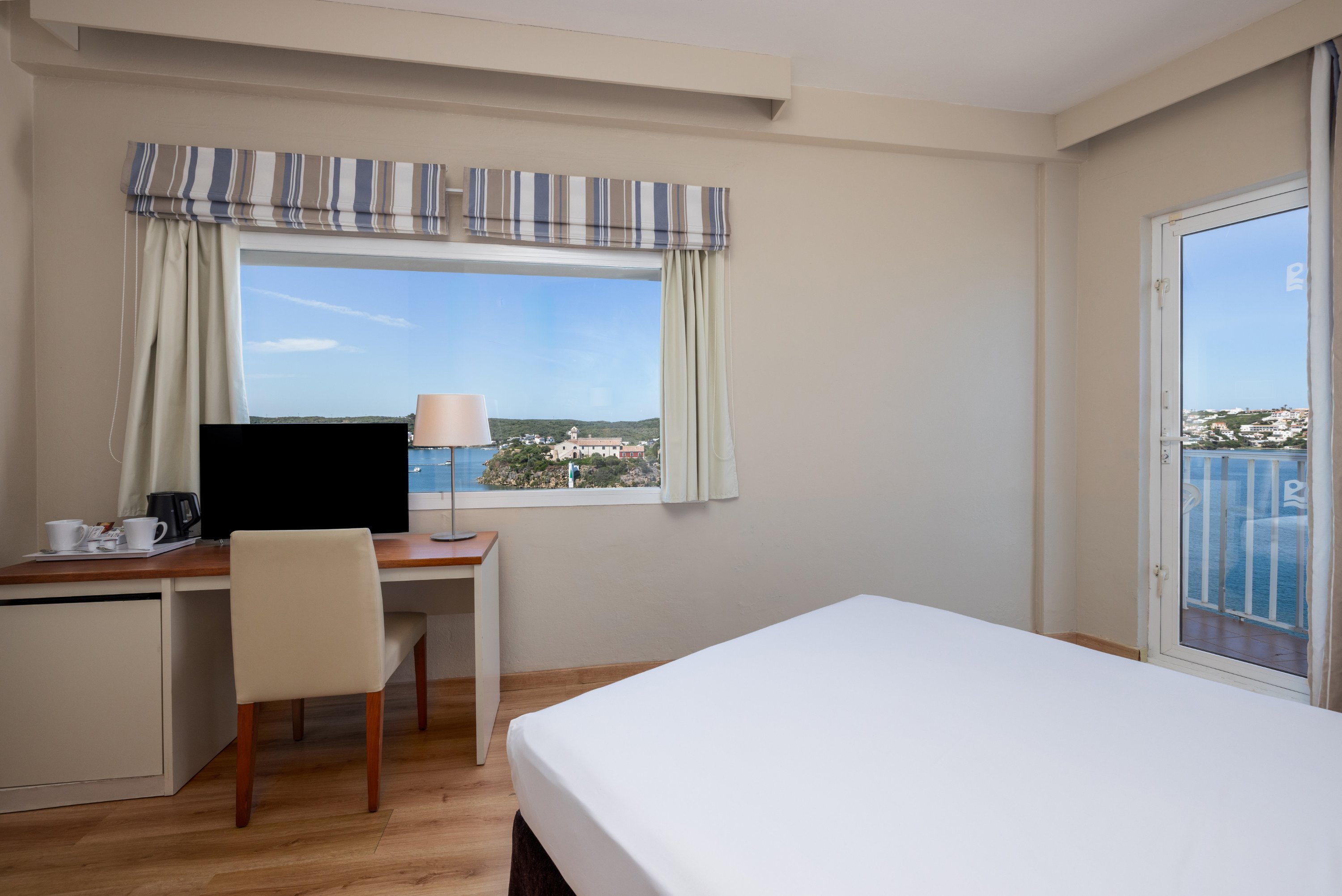 Room, Single, Double Bed, Sea Front، Indigo Menorca 2/7