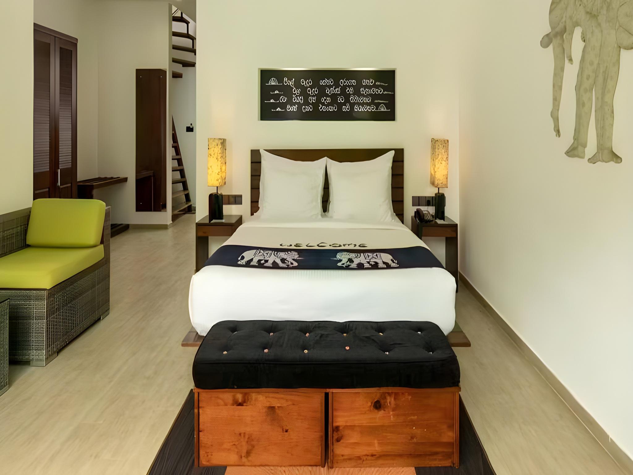 Deluxe, Queen Bed, Attic