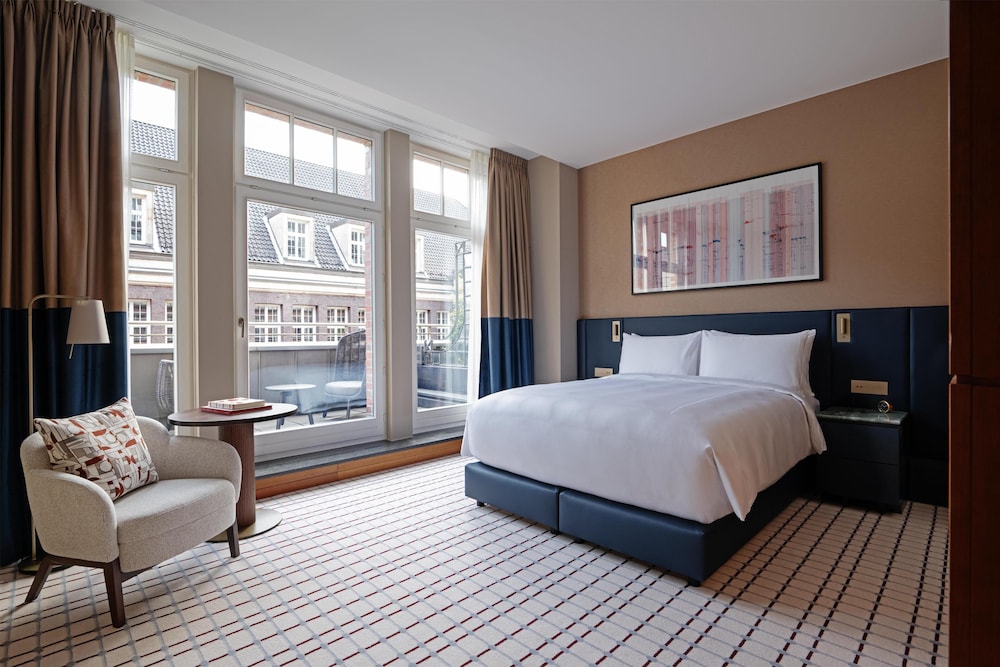 DELUXE, QUEEN BED, BALCONY
