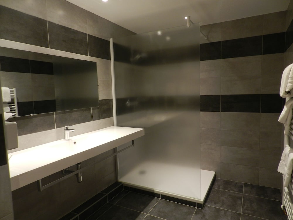 غرفة رباعية بسرير مزدوج وسريرين منفصلين، Hotel Poretta 6/6