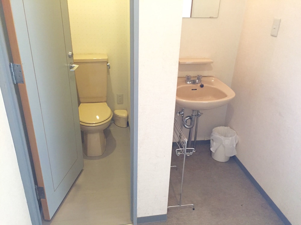 JAPANESE, MOUNTAIN VIEW, SHARED BATHROOM, PRIVATE BATHROOM