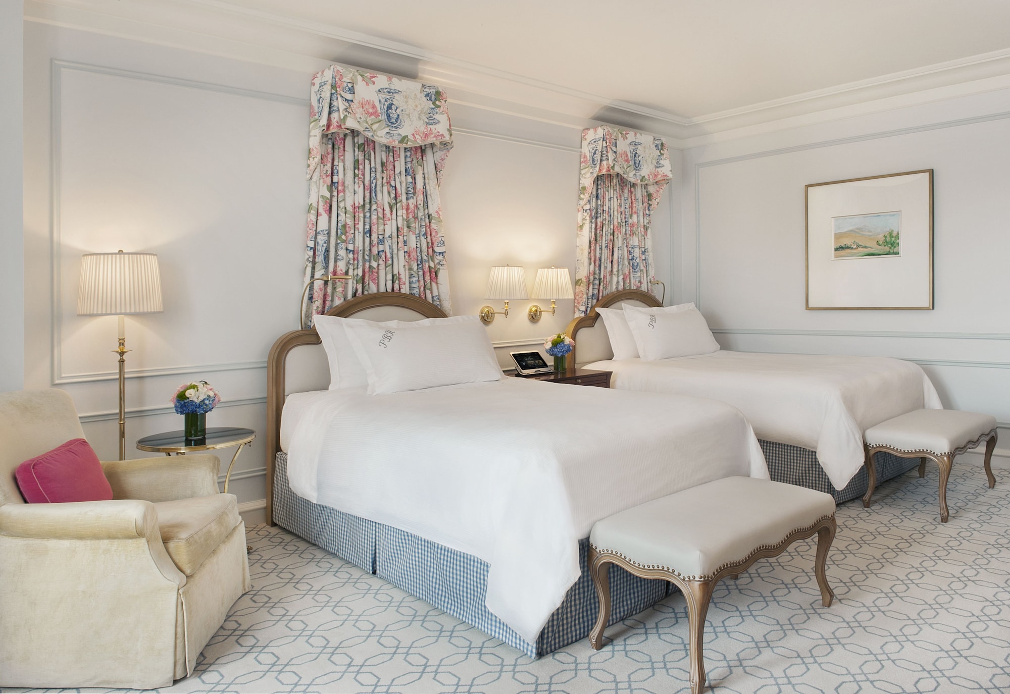 DELUXE, 2 DOUBLE BEDS