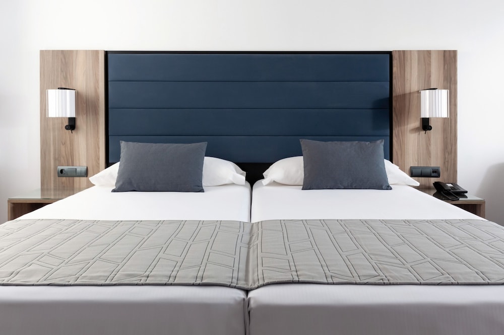 Room, King Bed, Sea Side, Balcony, Accessible