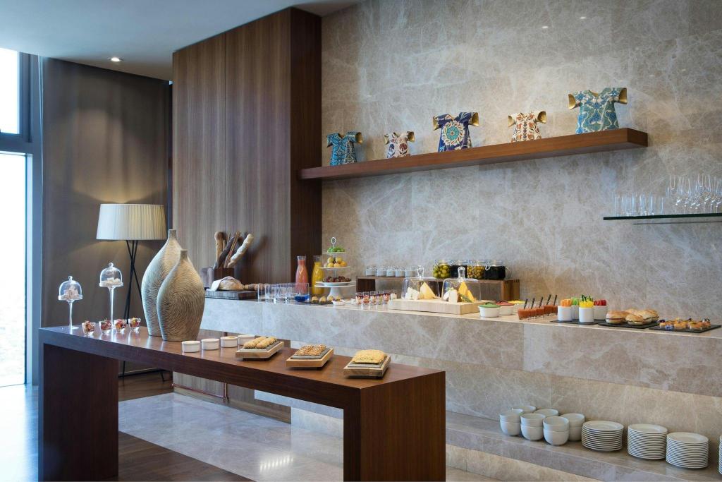 جناح تنفيذي تنفيذي بسرير كينج بإطلالة على البحر بغرفتي نوم مع دخول الصالة، Istanbul Marriott Hotel Sisli 6/6