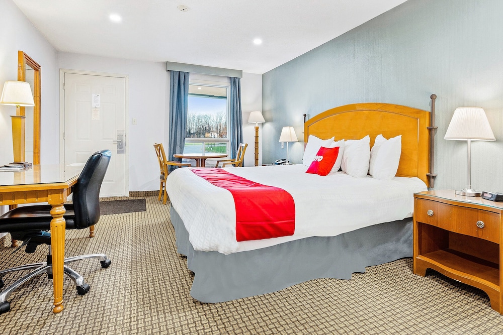 OYO First Canada Hotel Cornwall Hwy 401 ON 11/42