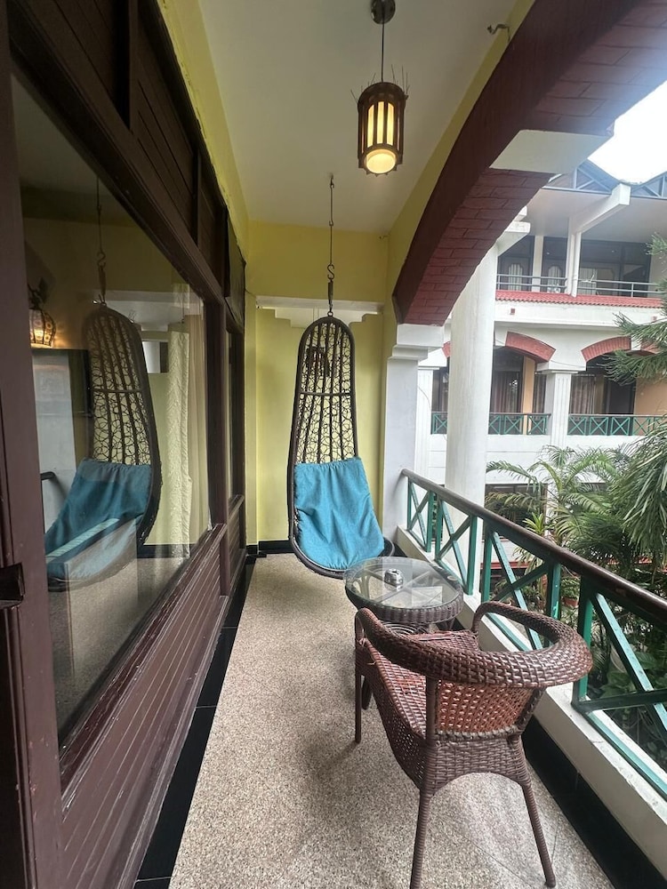 Hotel Mount Regency 54/67