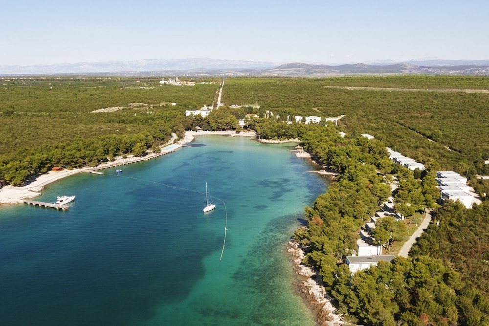 Crvena Luka Family Hotel 62/78