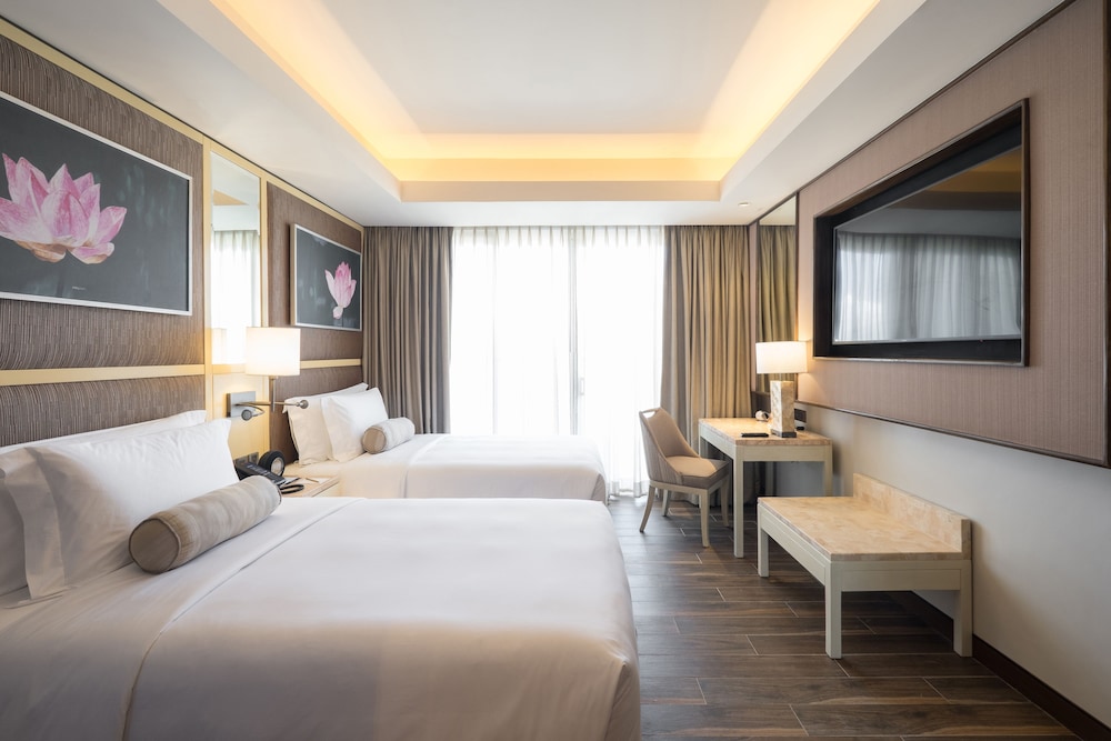 CLUB, TWIN BEDS