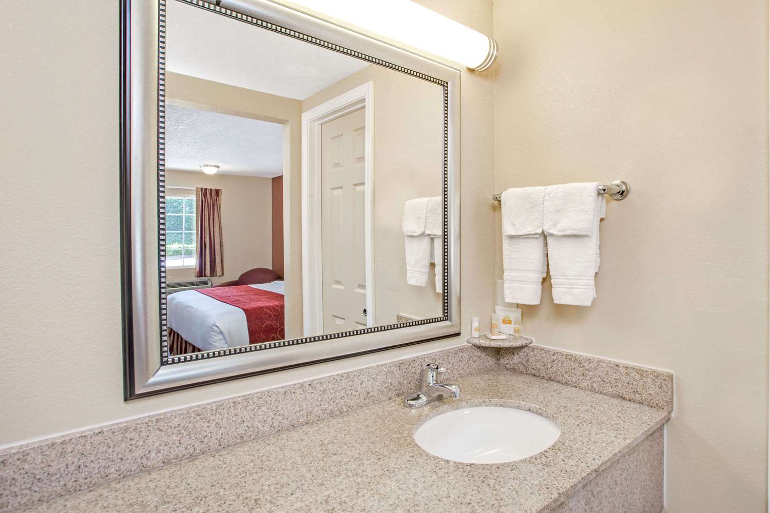 Days Inn by Wyndham Canton 18/19