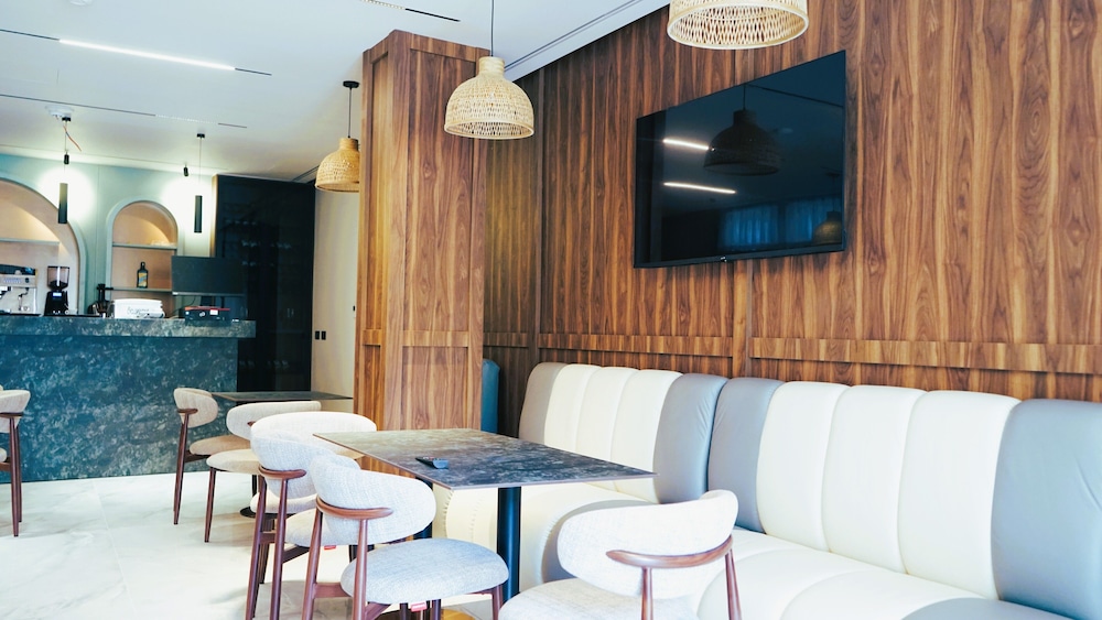 Arbnor Hotel 40/50