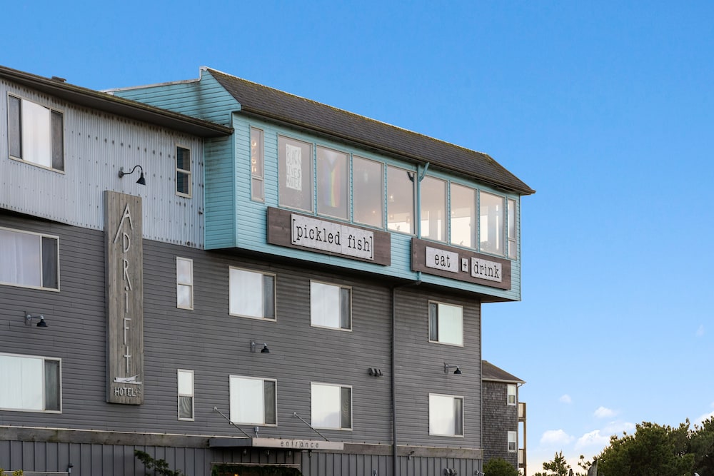 Adrift Hotel 2/50