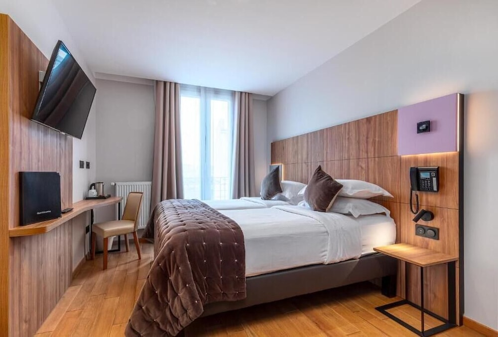 Hotel De Bellevue Paris Gare du Nord 26/74