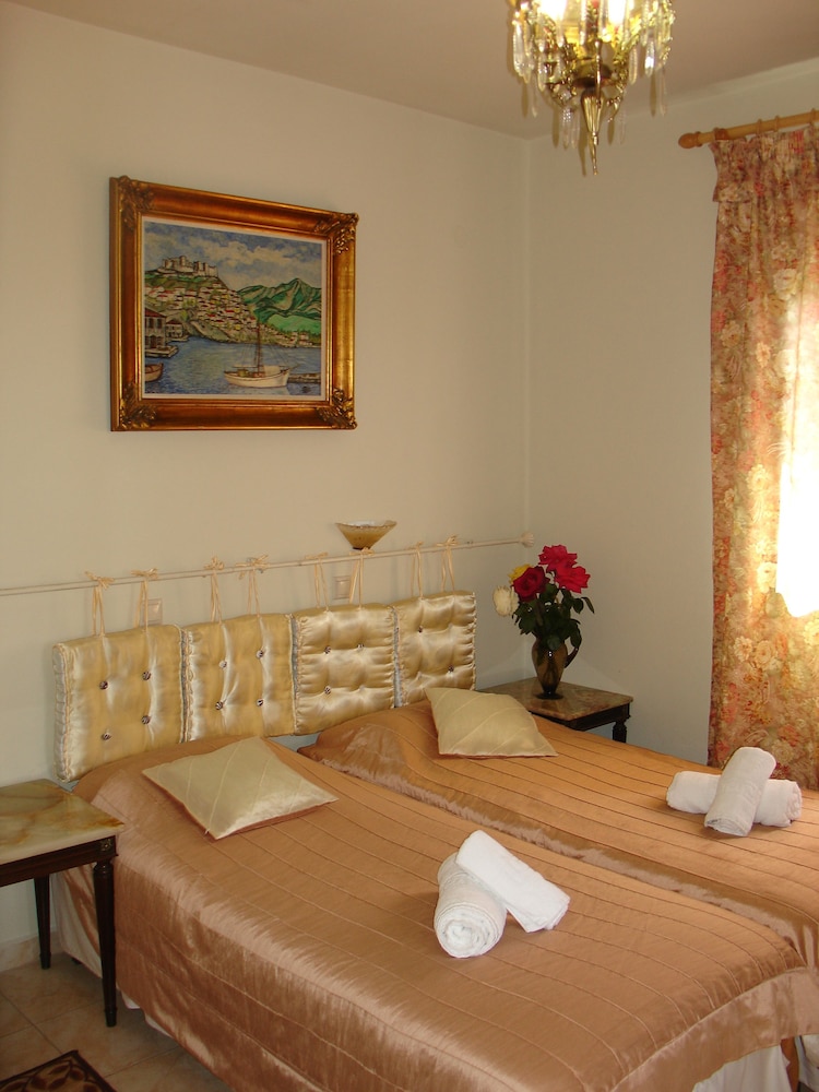 Monambeles Villas 45/76