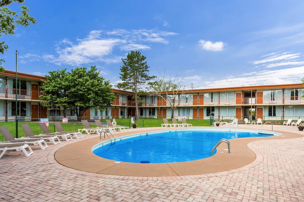 Red Lion Inn & Suites Branson 36/36