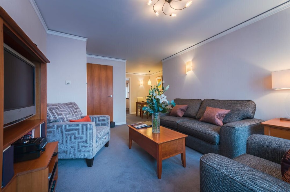 The Knight Residence by Mansley Serviced Apartments 30/46