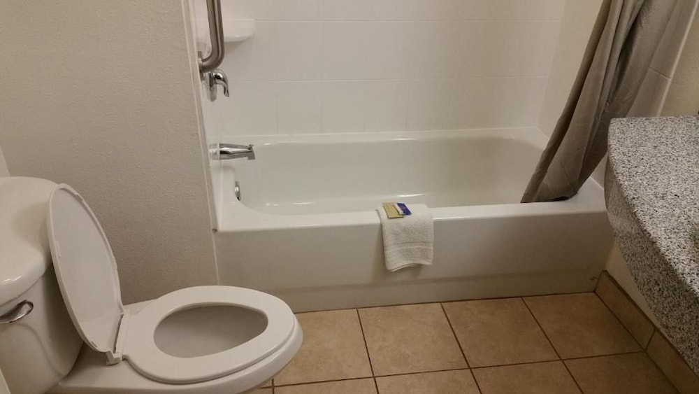 Motel6 Eagle Pass, TX - Lakeside 57/59