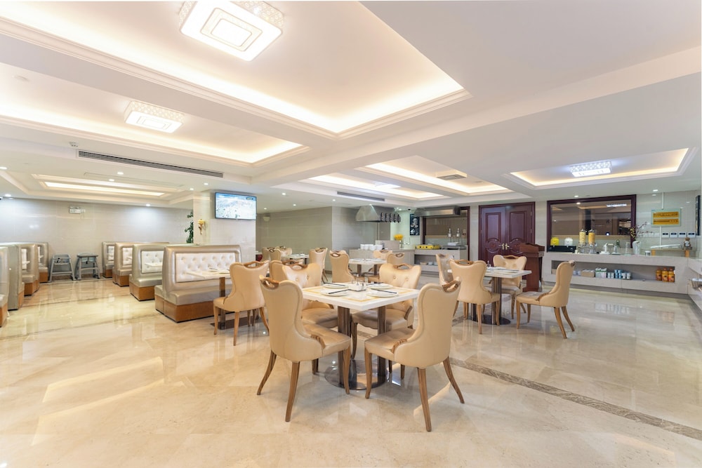 Vienna International Hotel (Shanghai Pudong International Airport Branch) 38/49
