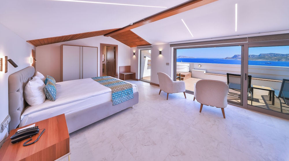 PANORAMIC, SUITE, SEA VIEW