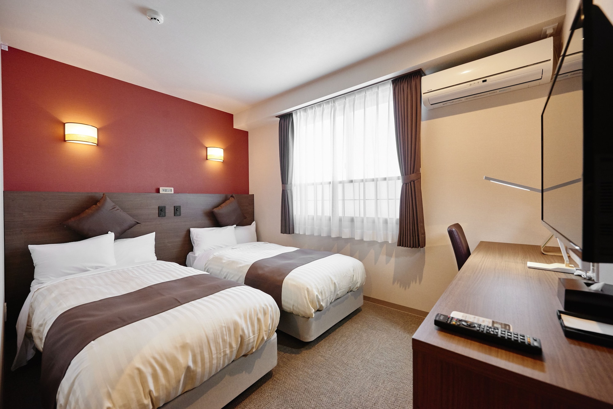 ROOM, TWIN BEDS