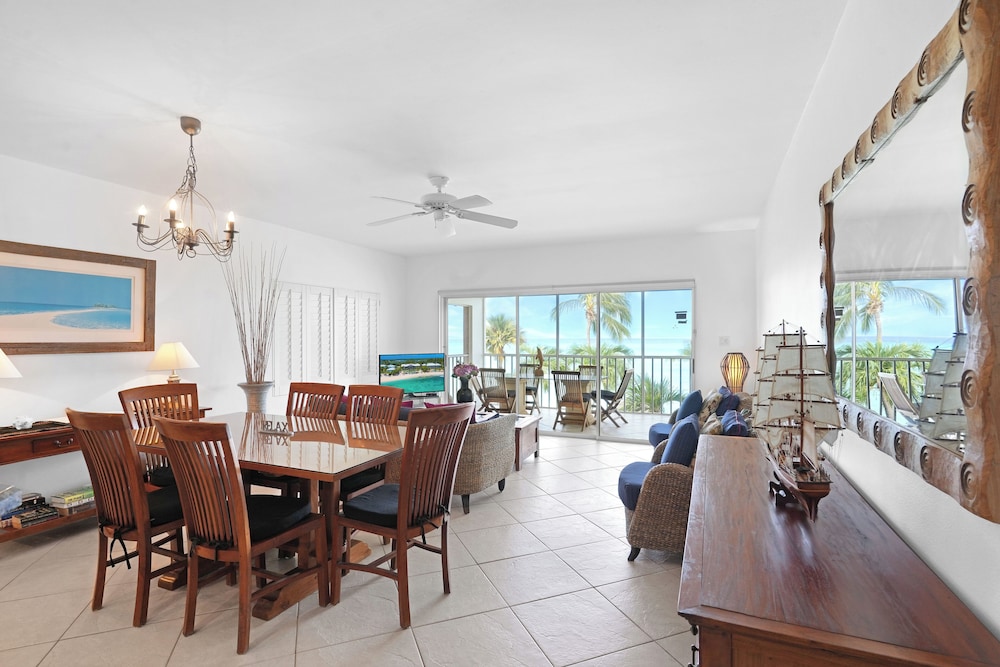 Aqua Bay Club Luxury Condos 32/50