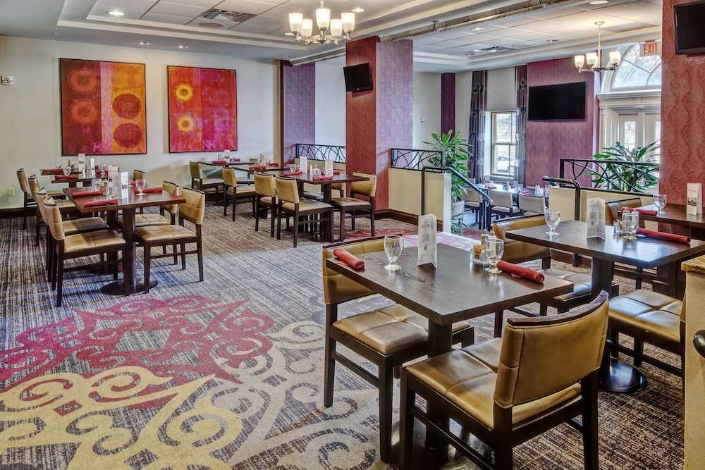 Courtyard by Marriott Kansas City Country Club Plaza 27/38
