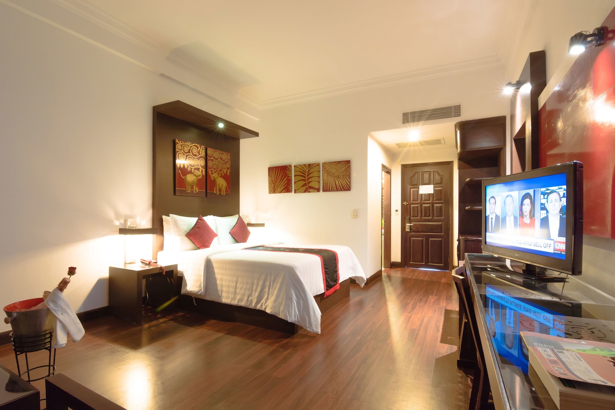 DELUXE, DOUBLE BED
