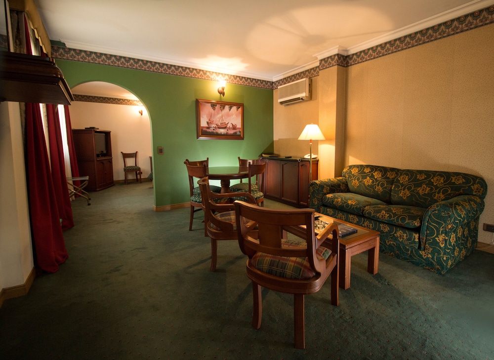 Gran Hotel 34/53