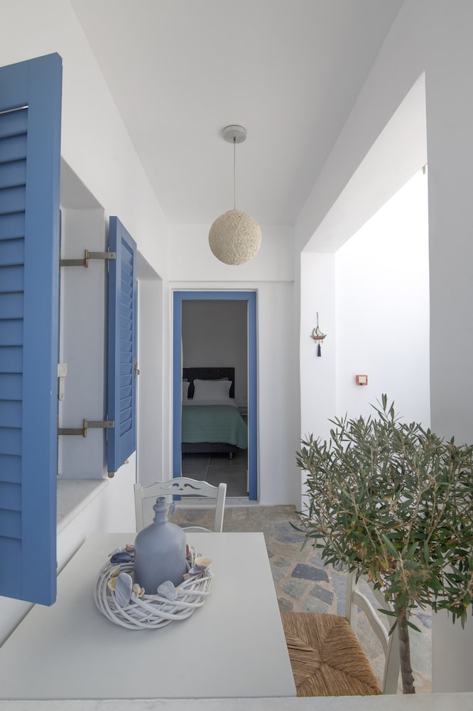 Alexandros Studios And Apartments 67/76