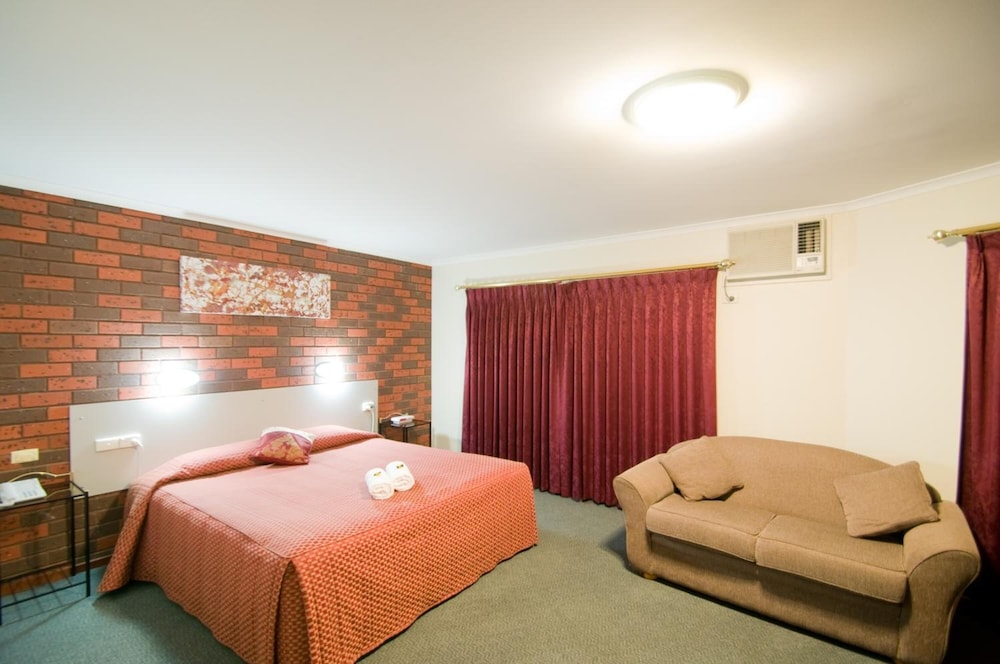 WARRAGUL VIEWS MOTOR INN 30/65