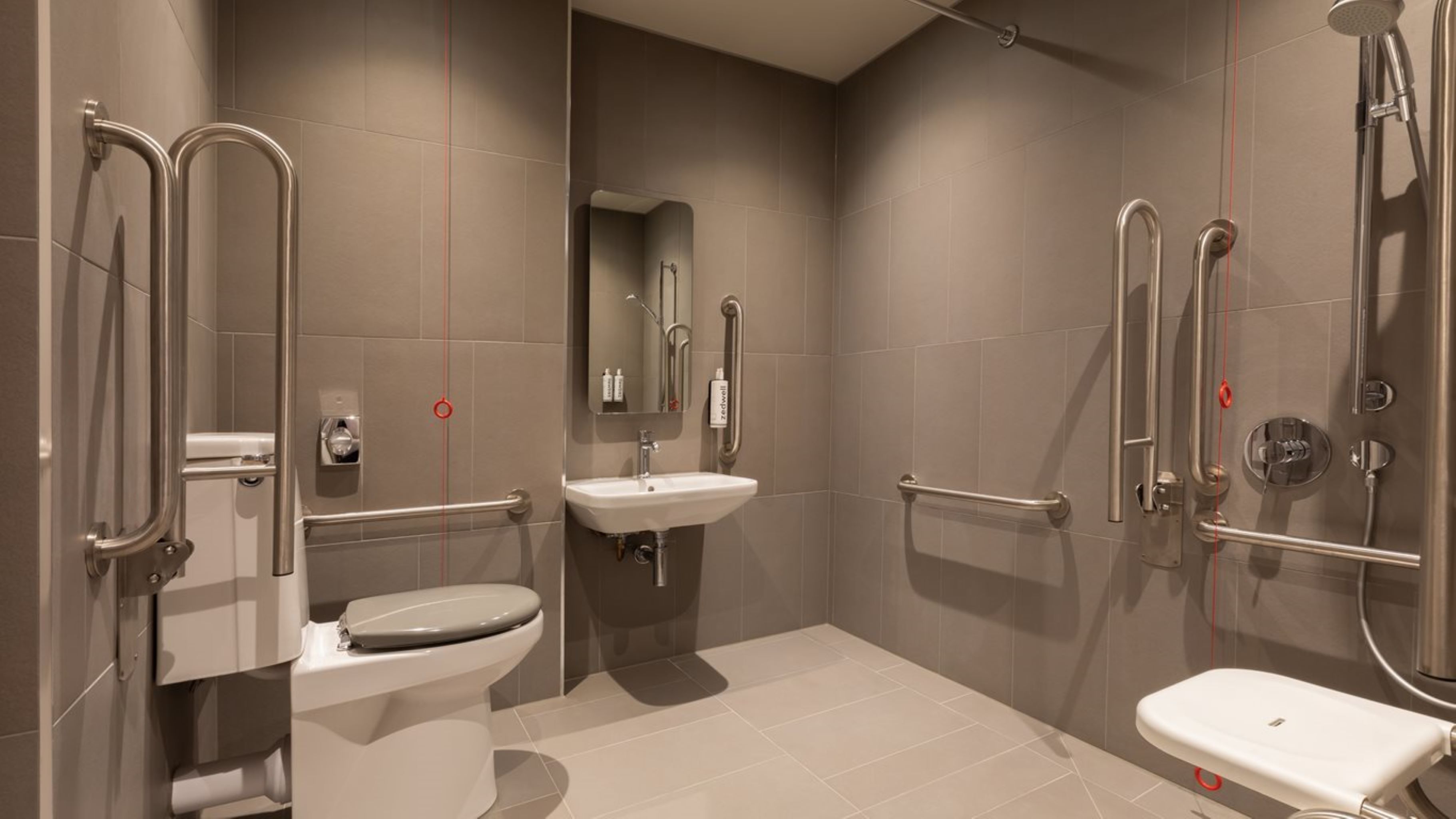 Cocoon 2, Accessible