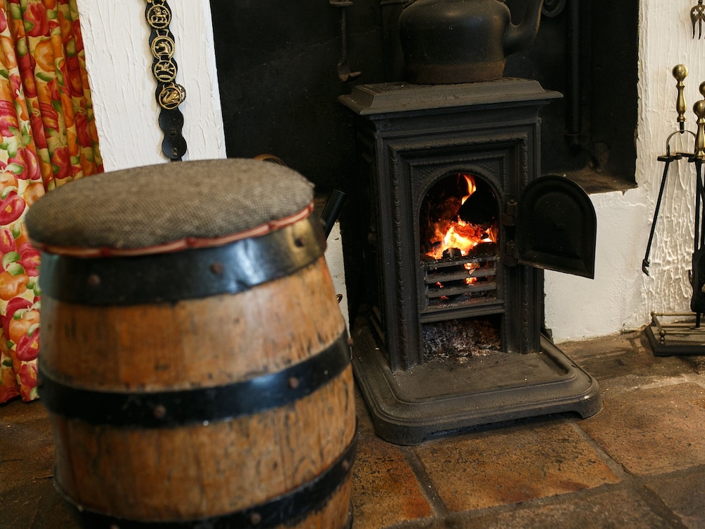 Brookhall Cottages 11/50