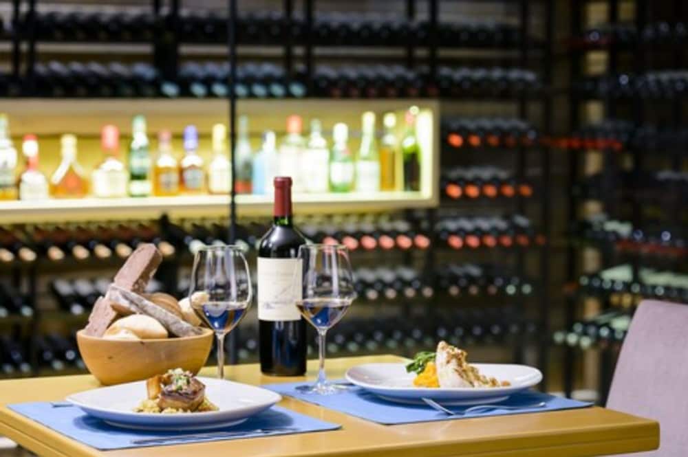 EPIC HOTEL VILLA DE MERLO 49/56