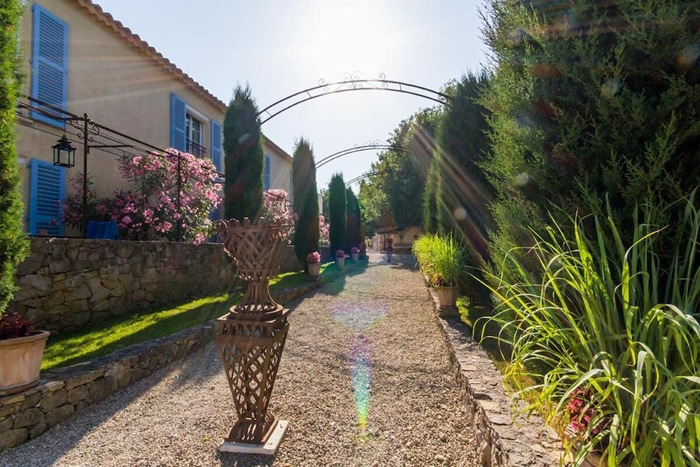 Hotel La Bastide De Valbonne 23/32