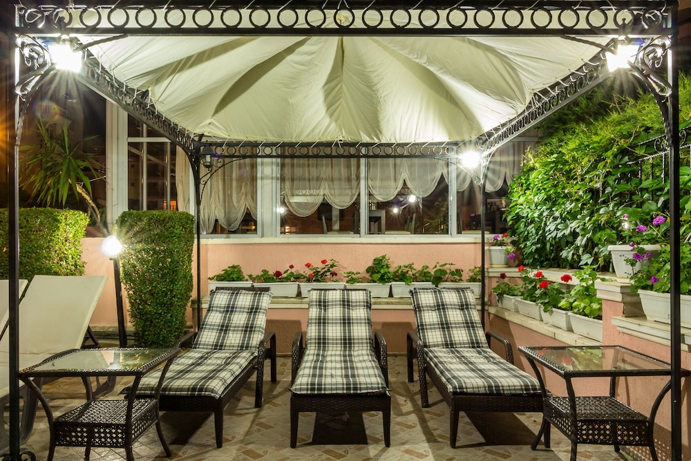 FAMILY HOTEL VENERA 9/48