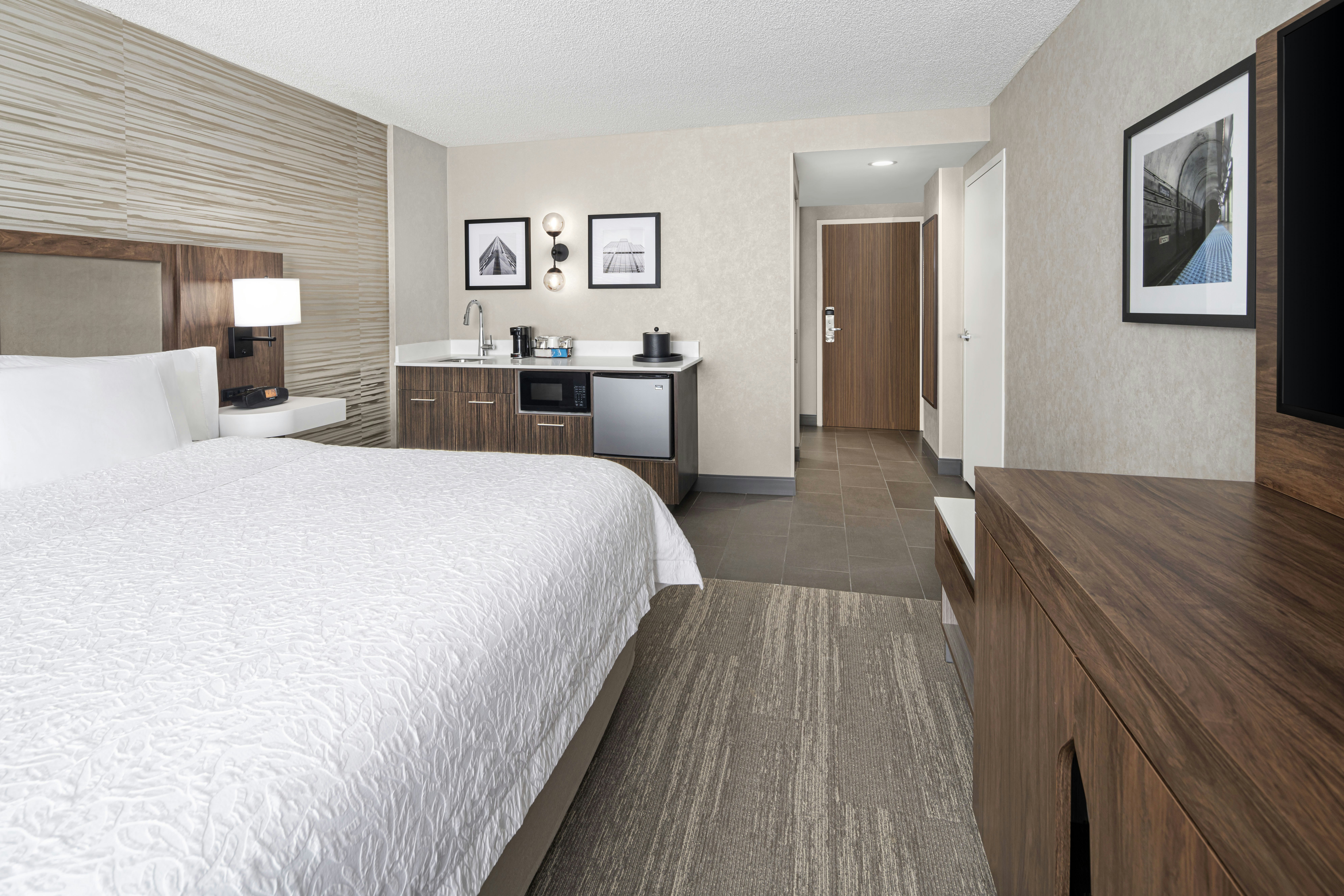 ROOM, KING BED