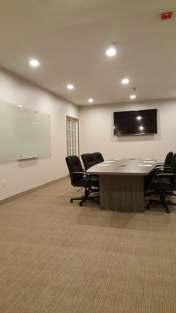 Country Inn & Suites By Radisson, Elk River, MN 20/20