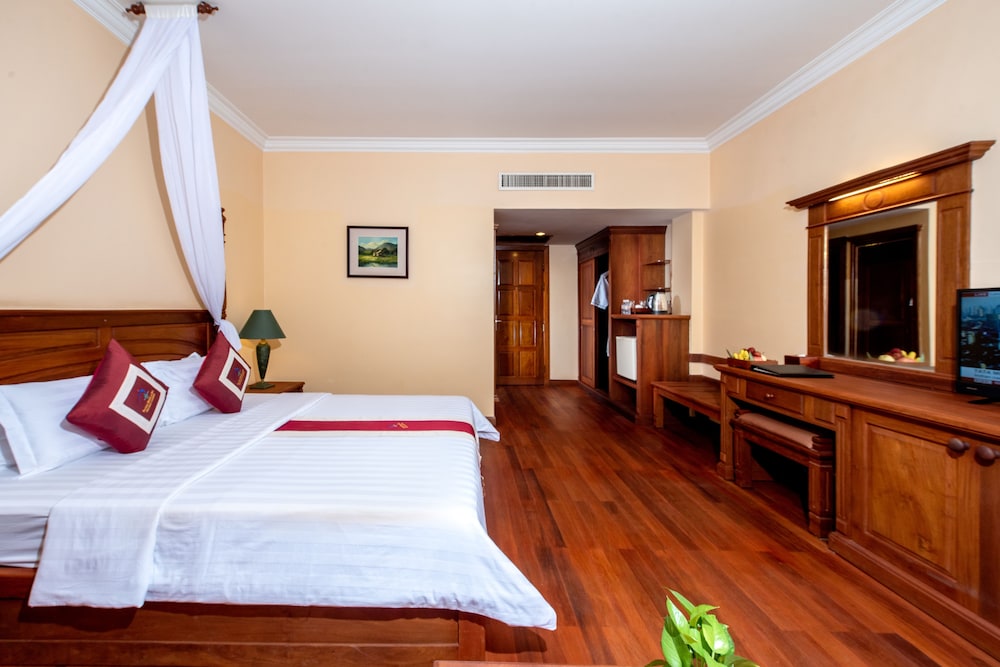 SUPERIOR, DOUBLE OR TWIN BED