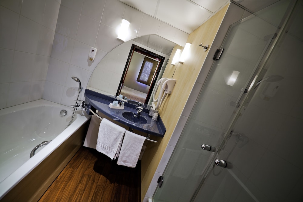 Novotel Suites Clermont Ferrand Polydome 26/72